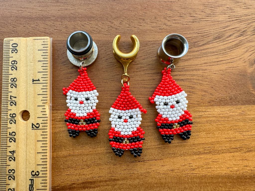 Beaded Christmas Santas