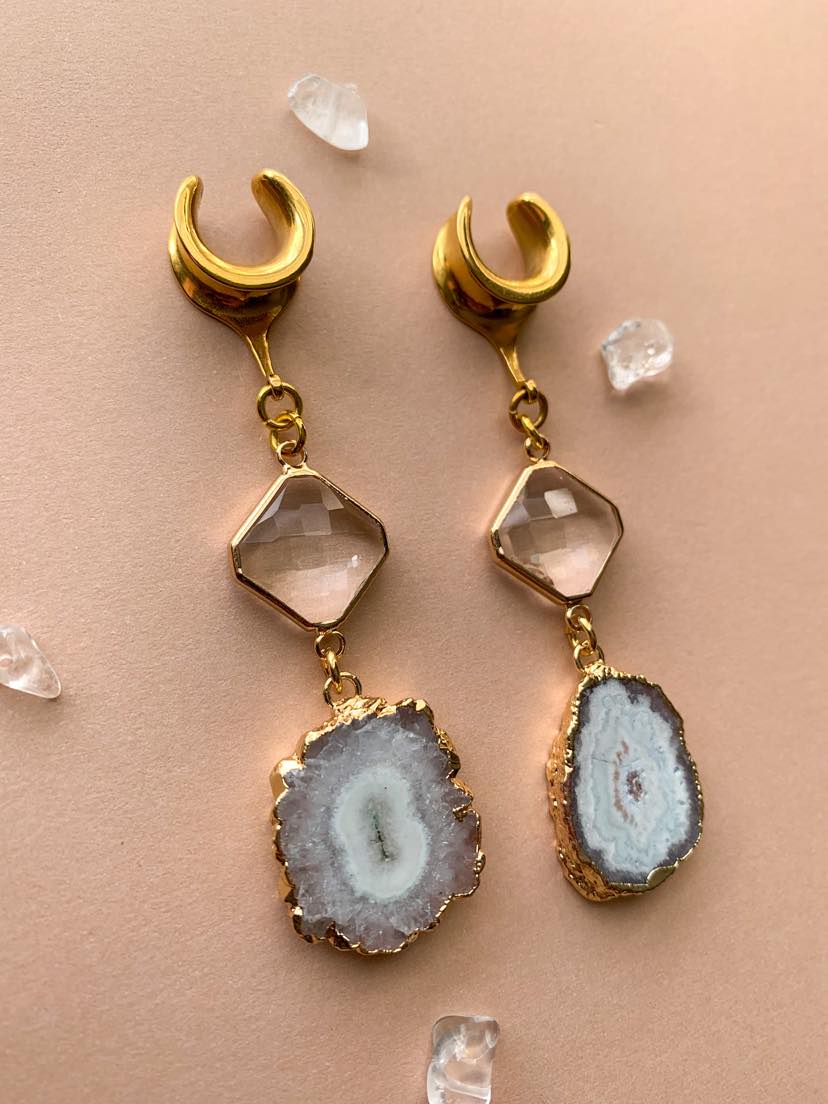 Gold Plated Agate Slice With Glass Diamond-Shaped Pendant