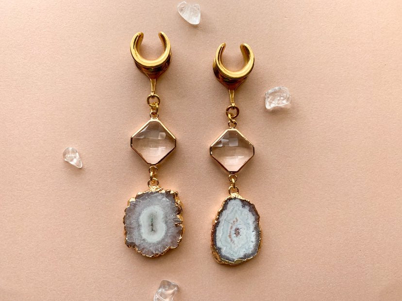 Gold Plated Agate Slice With Glass Diamond-Shaped Pendant